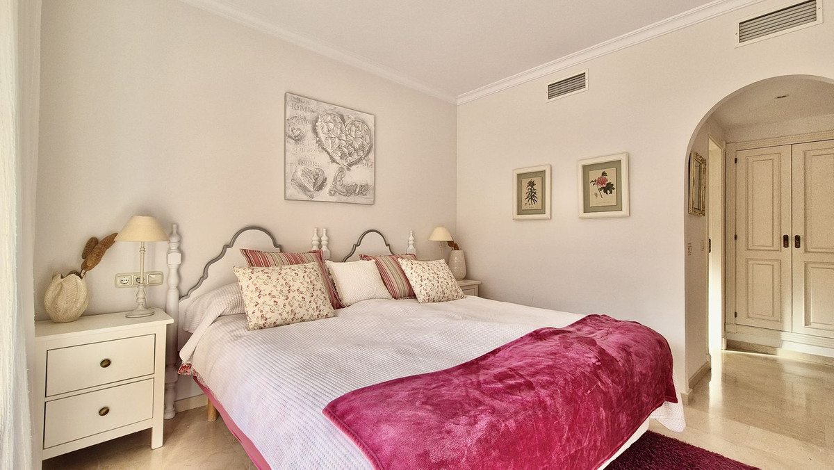 2 Bed Apartment for sale in Nueva Andalucía Costa Del Sol, Málaga, Spain