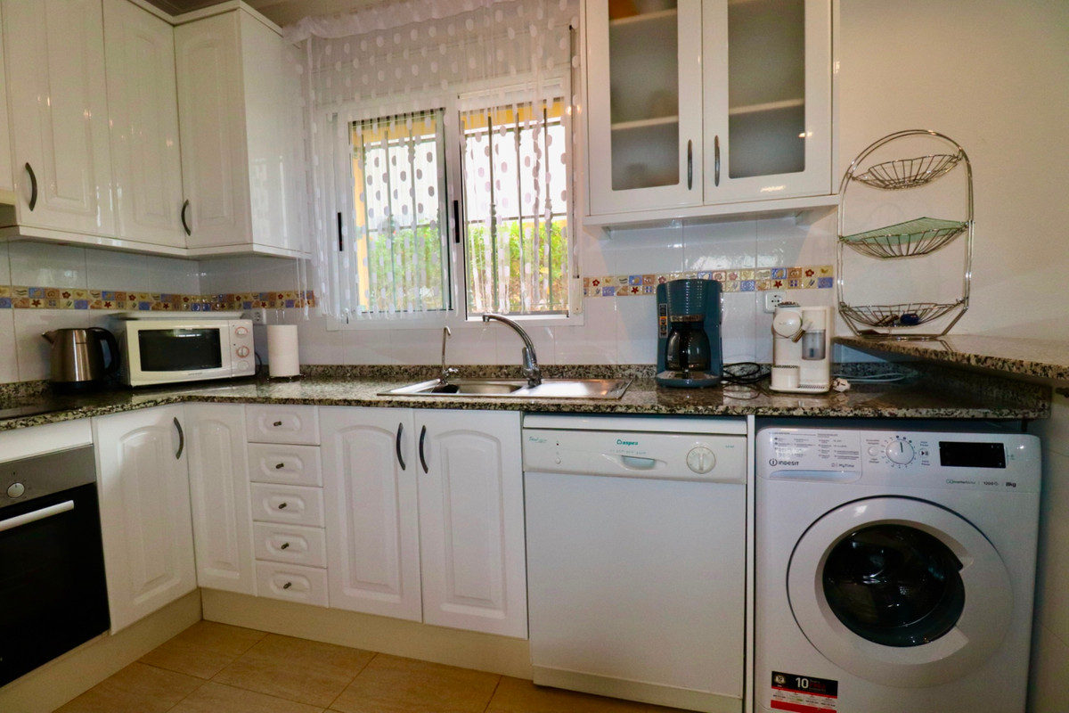 2 Bed Townhouse for sale in Urbanización El Raso Costa Blanca, Alicante, Spain