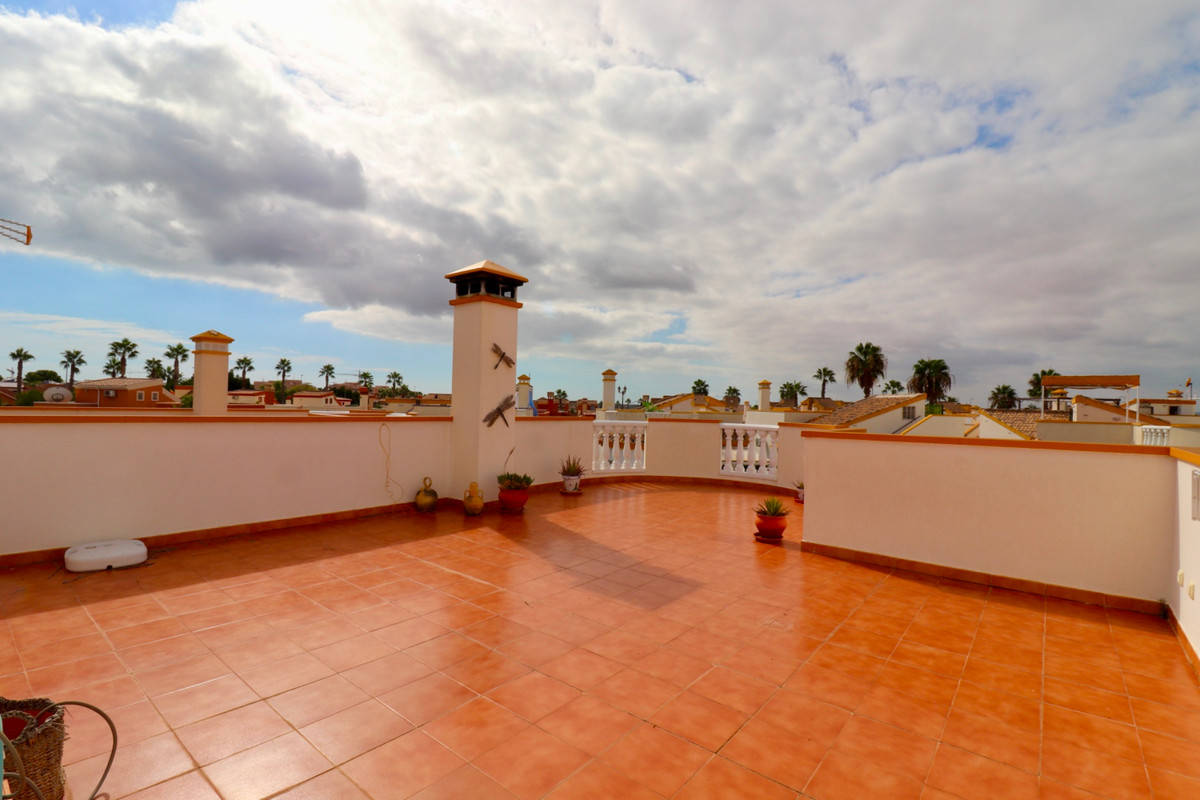2 Bed Townhouse for sale in Urbanización El Raso Costa Blanca, Alicante, Spain