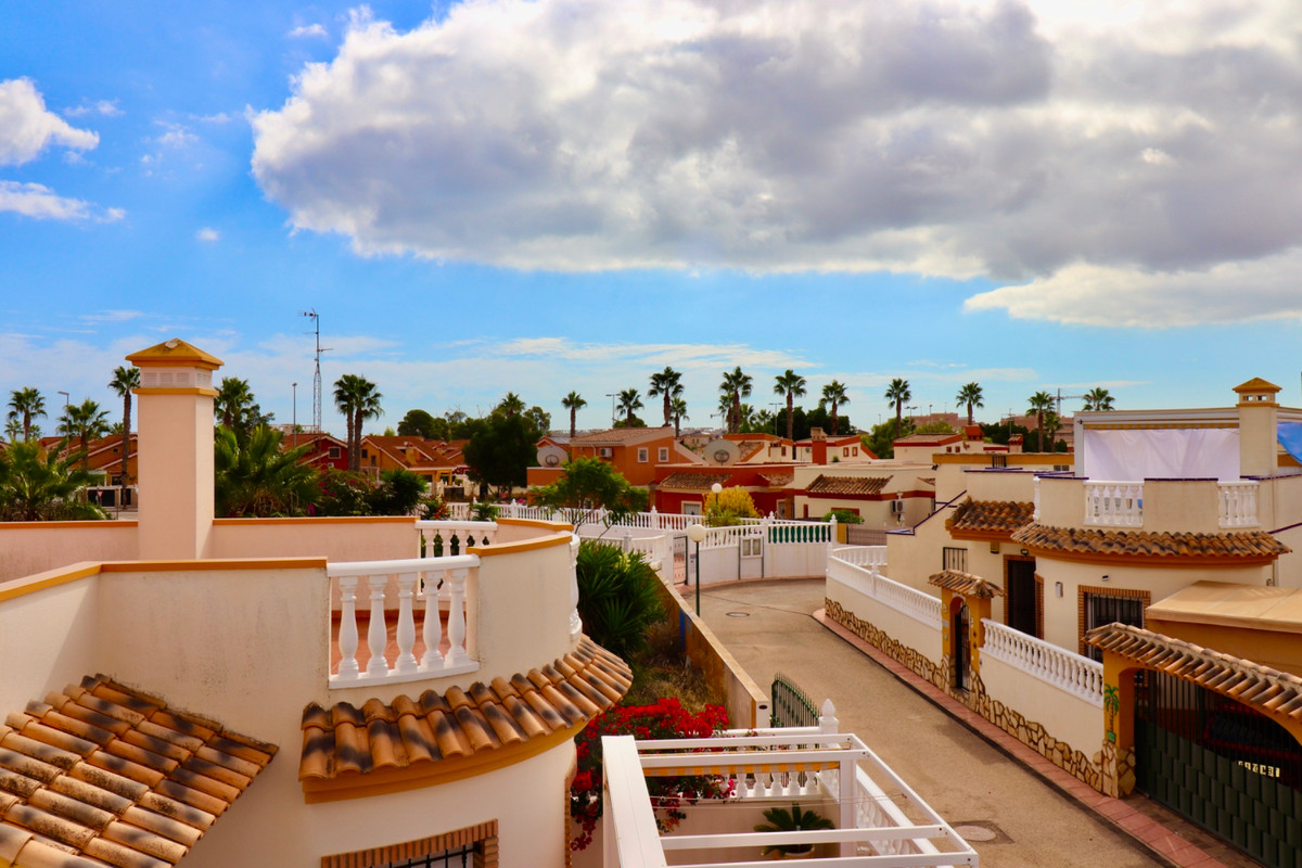 2 Bed Townhouse for sale in Urbanización El Raso Costa Blanca, Alicante, Spain