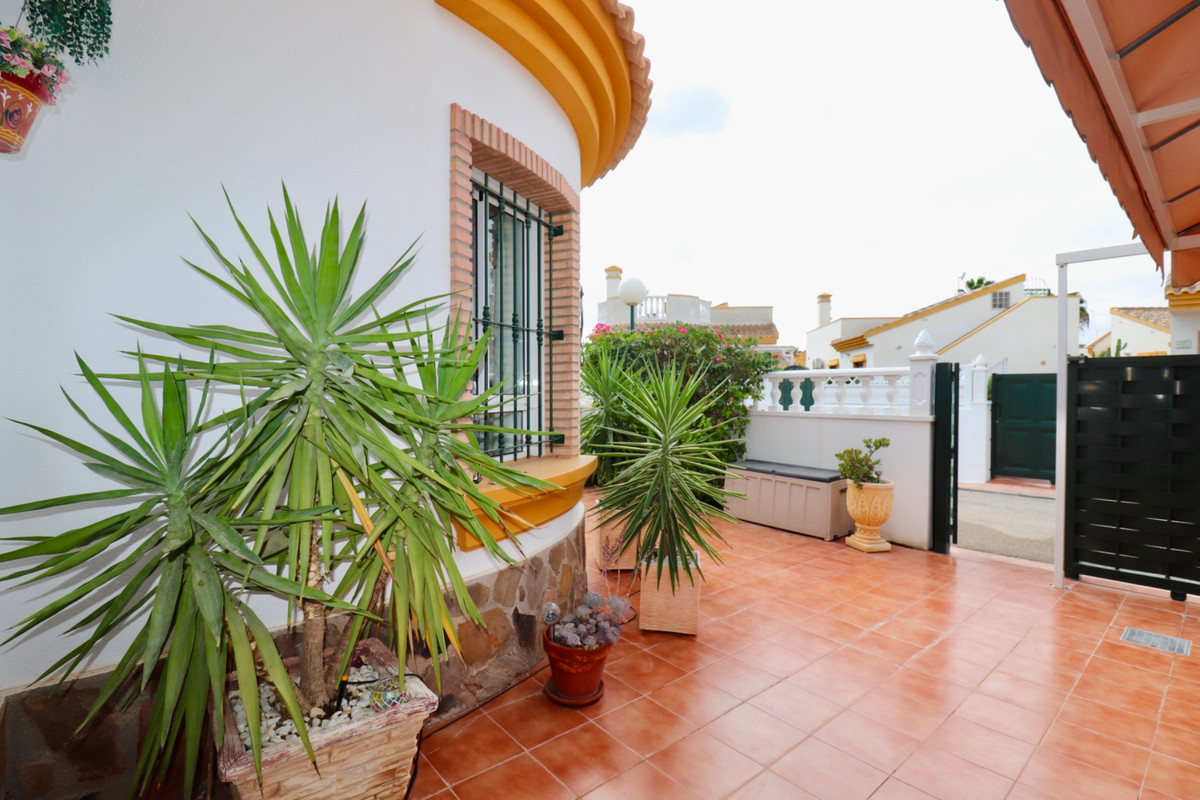 2 Bed Townhouse for sale in Urbanización El Raso Costa Blanca, Alicante, Spain