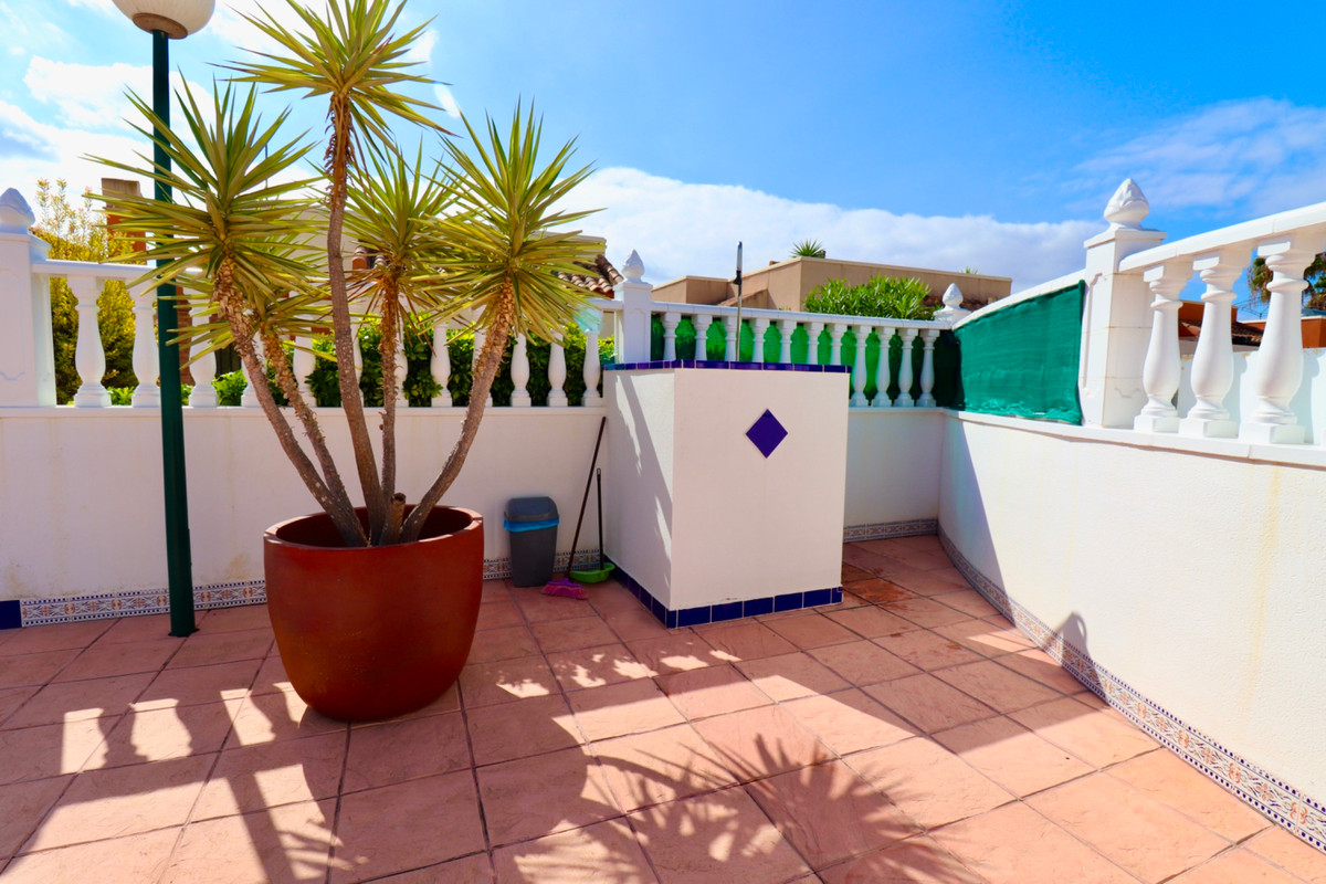 2 Bed Townhouse for sale in Urbanización El Raso Costa Blanca, Alicante, Spain