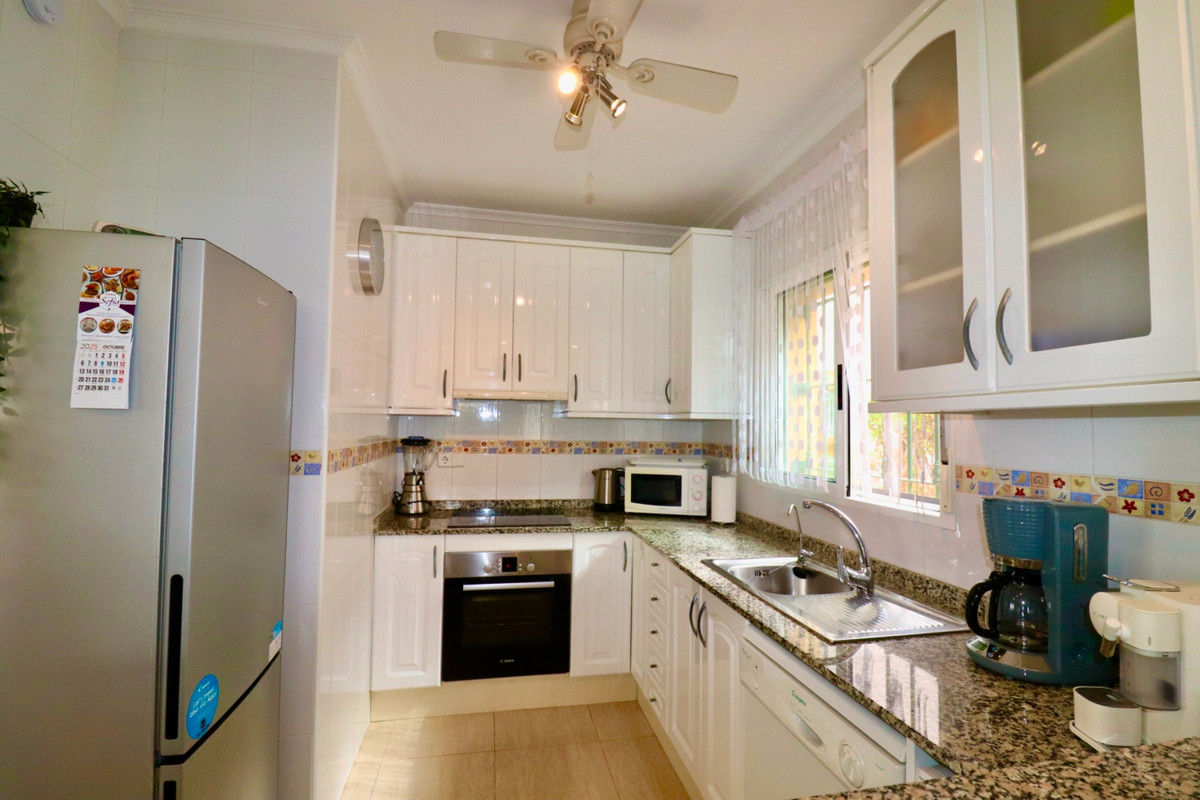 2 Bed Townhouse for sale in Urbanización El Raso Costa Blanca, Alicante, Spain