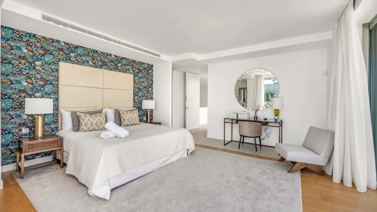5 Bed Townhouse for sale in El Paraiso Costa Del Sol, Málaga, Spain