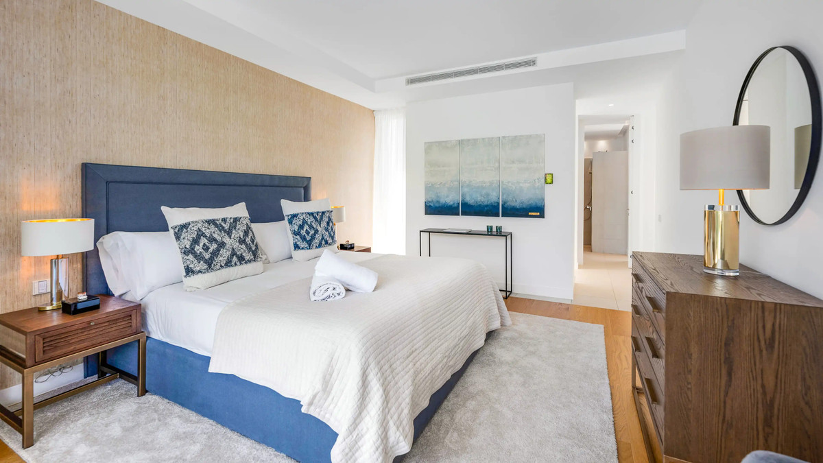 5 Bed Townhouse for sale in El Paraiso Costa Del Sol, Málaga, Spain
