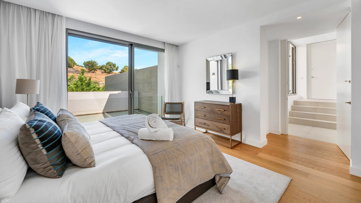 5 Bed Townhouse for sale in El Paraiso Costa Del Sol, Málaga, Spain