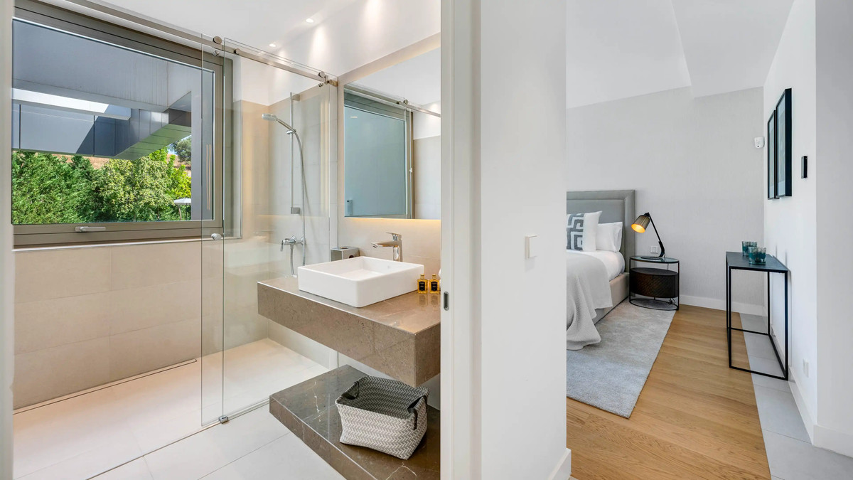 5 Bed Townhouse for sale in El Paraiso Costa Del Sol, Málaga, Spain