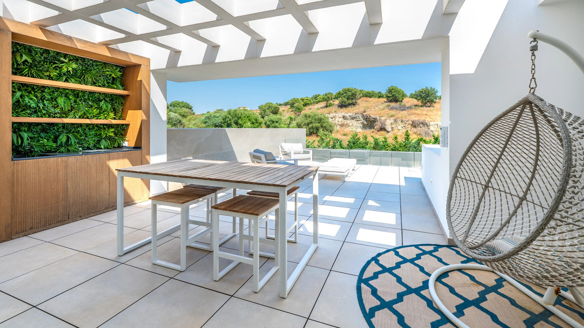 5 Bed Townhouse for sale in El Paraiso Costa Del Sol, Málaga, Spain