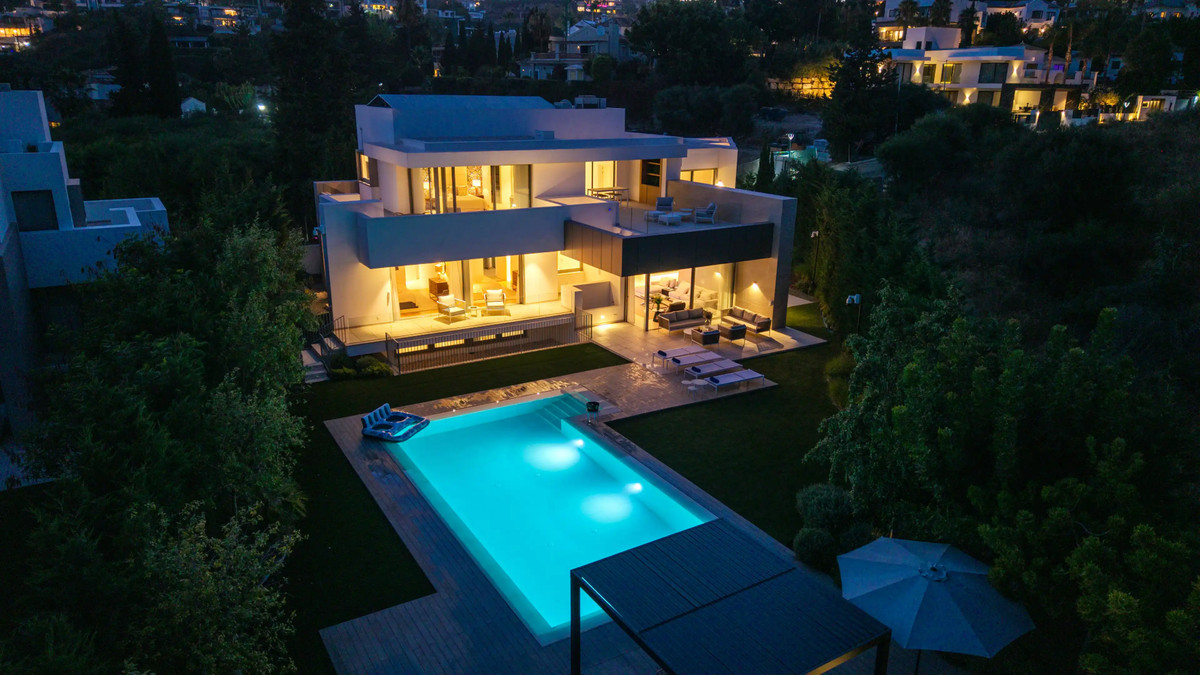 5 Bed Townhouse for sale in El Paraiso Costa Del Sol, Málaga, Spain