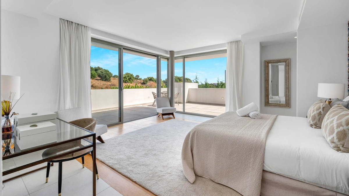 5 Bed Townhouse for sale in El Paraiso Costa Del Sol, Málaga, Spain