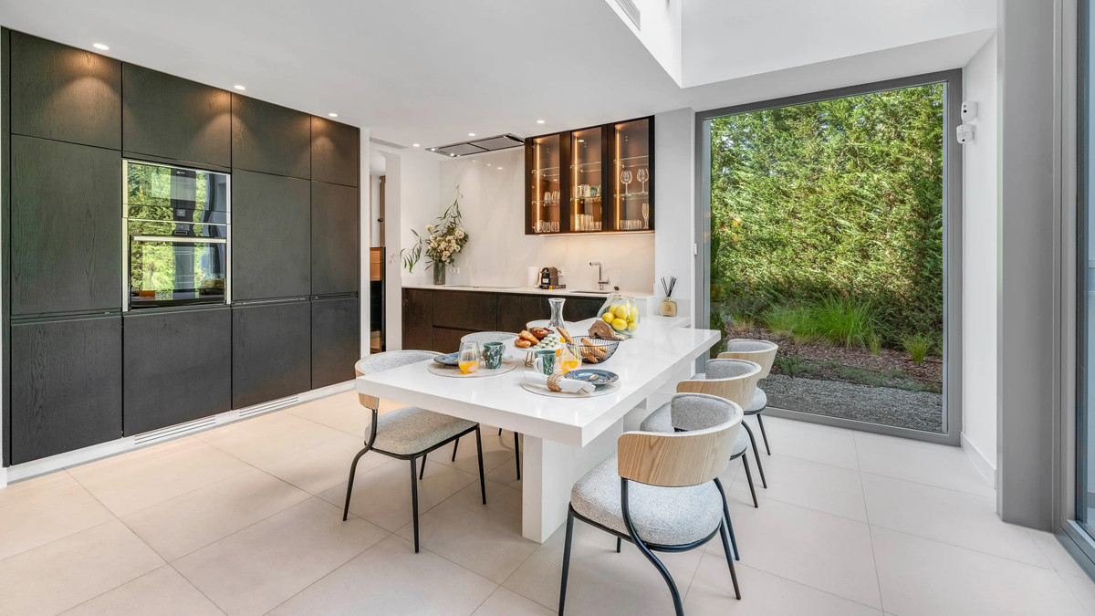 5 Bed Townhouse for sale in El Paraiso Costa Del Sol, Málaga, Spain