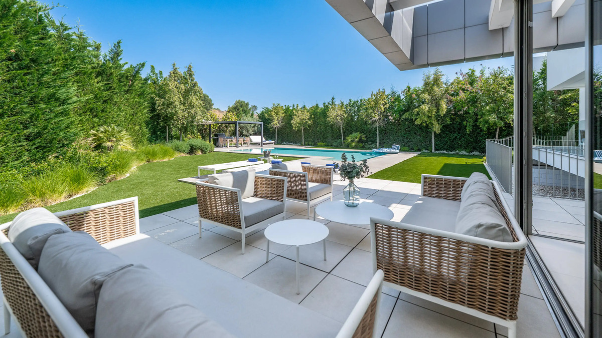 5 Bed Townhouse for sale in El Paraiso Costa Del Sol, Málaga, Spain
