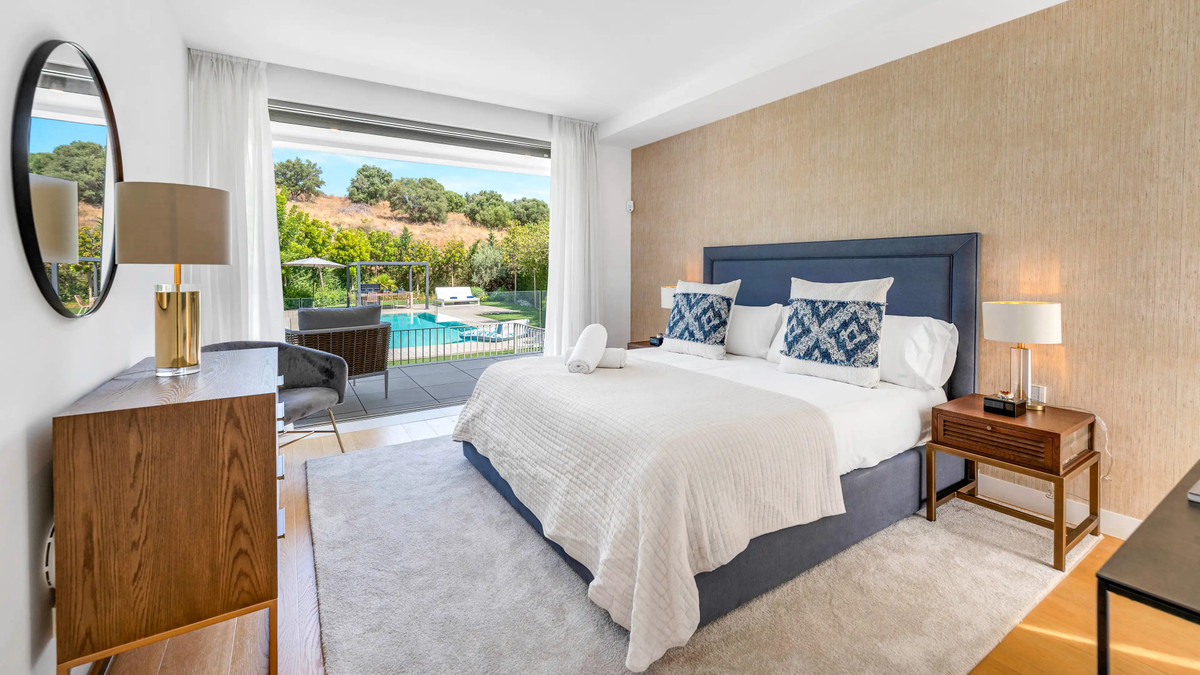 5 Bed Townhouse for sale in El Paraiso Costa Del Sol, Málaga, Spain