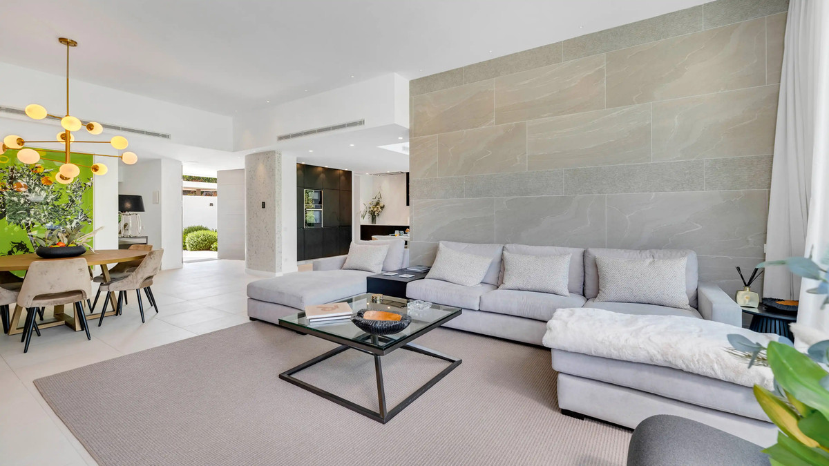 5 Bed Townhouse for sale in El Paraiso Costa Del Sol, Málaga, Spain