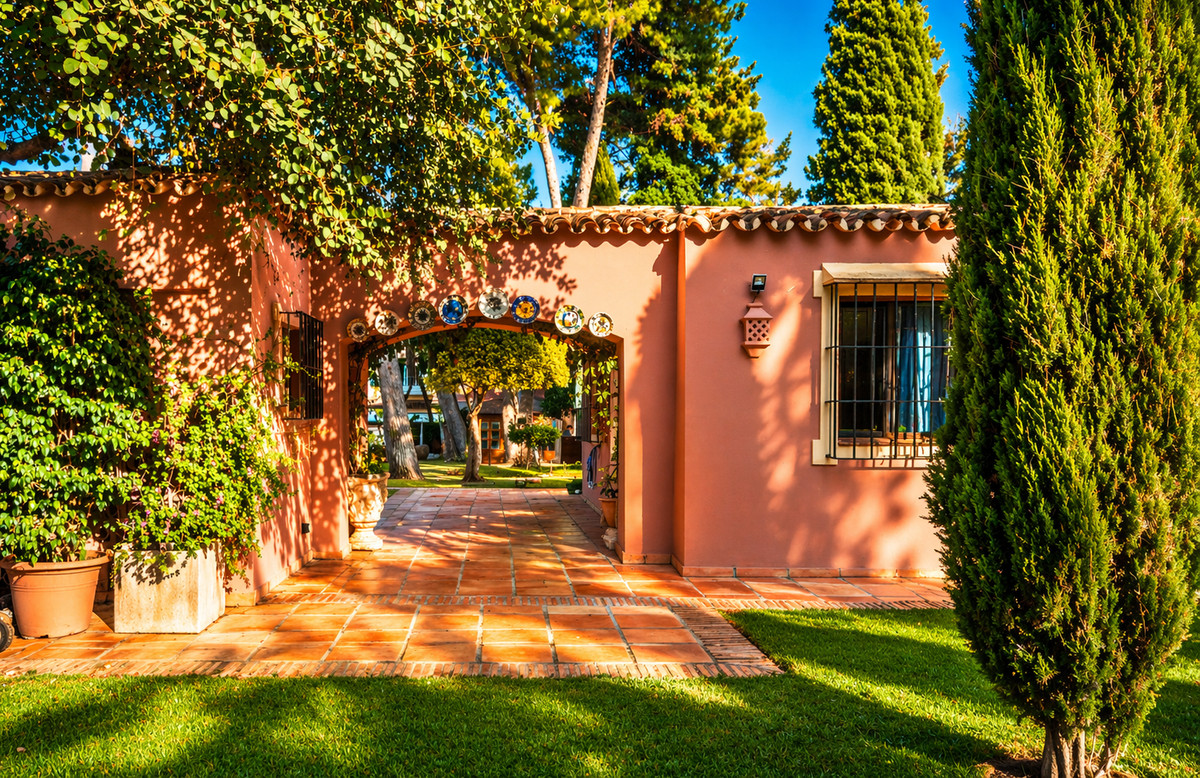 5 Bed Townhouse for sale in Guadalmina Baja Costa Del Sol, Málaga, Spain