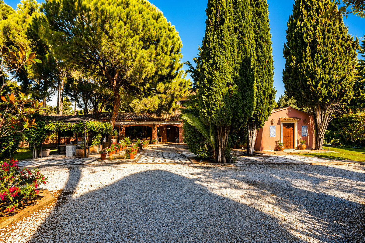 5 Bed Townhouse for sale in Guadalmina Baja Costa Del Sol, Málaga, Spain