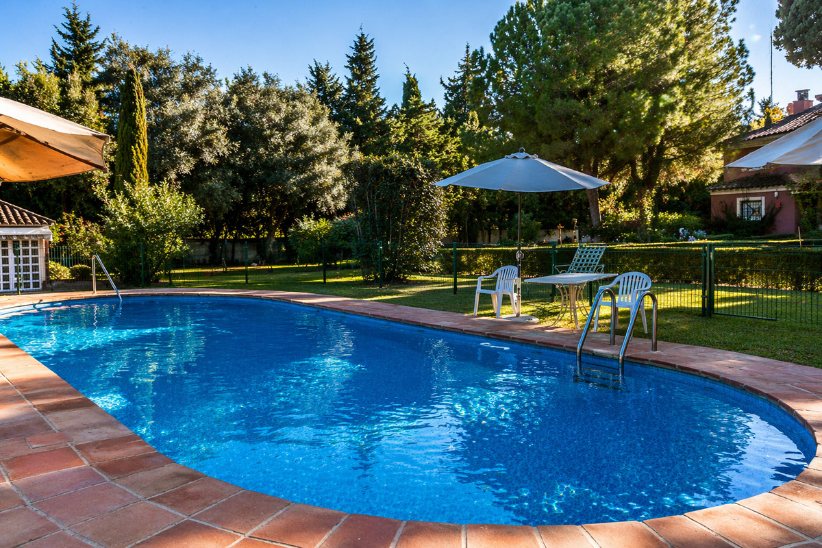 5 Bed Townhouse for sale in Guadalmina Baja Costa Del Sol, Málaga, Spain