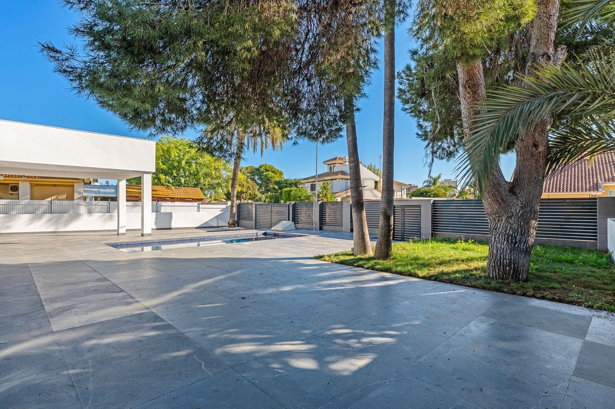 4 Bed Townhouse for sale in Campoamor Costa Blanca, Alicante, Spain