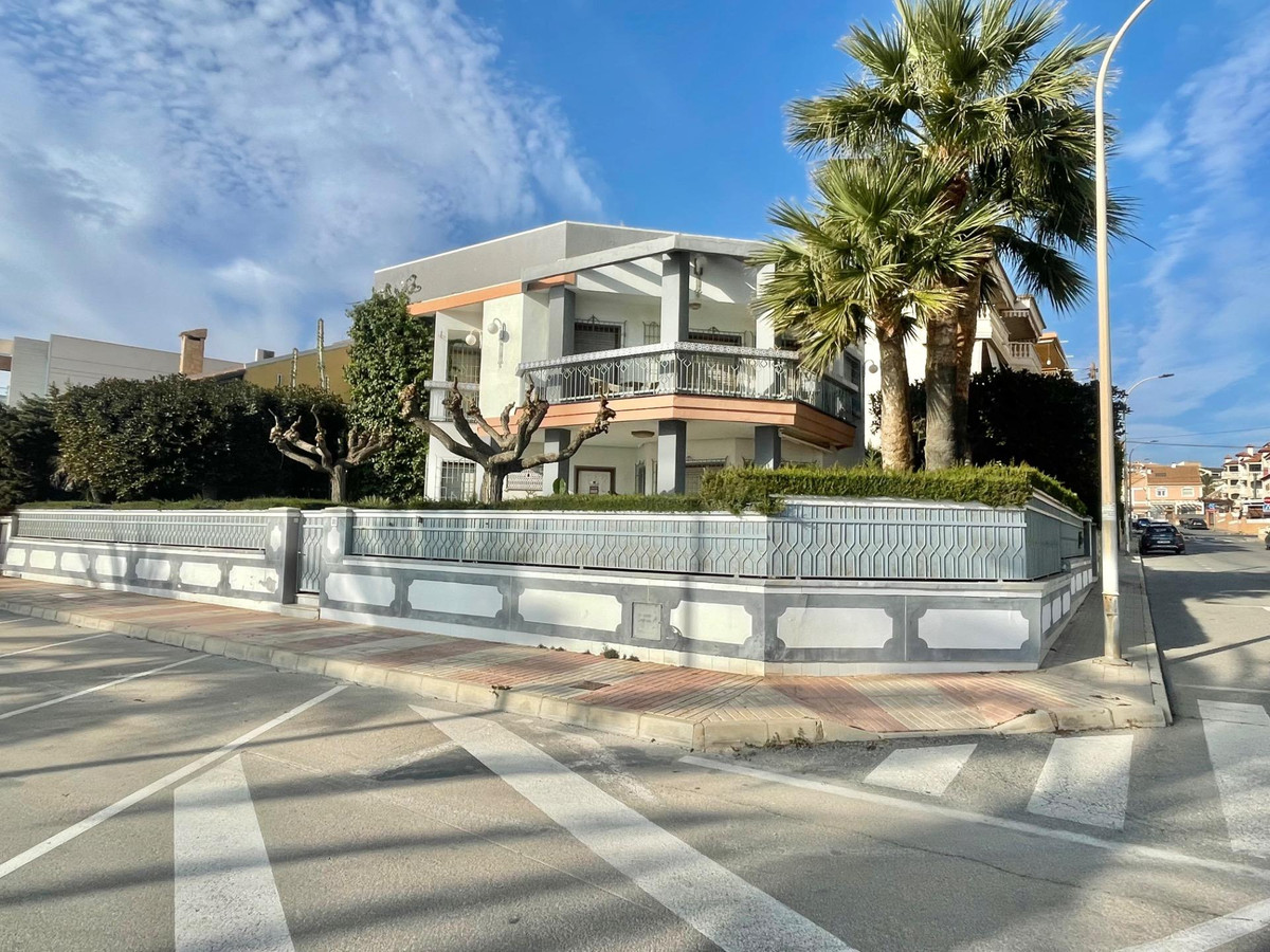 5 Bed Townhouse for sale in Santa Pola Costa Blanca, Alicante, Spain