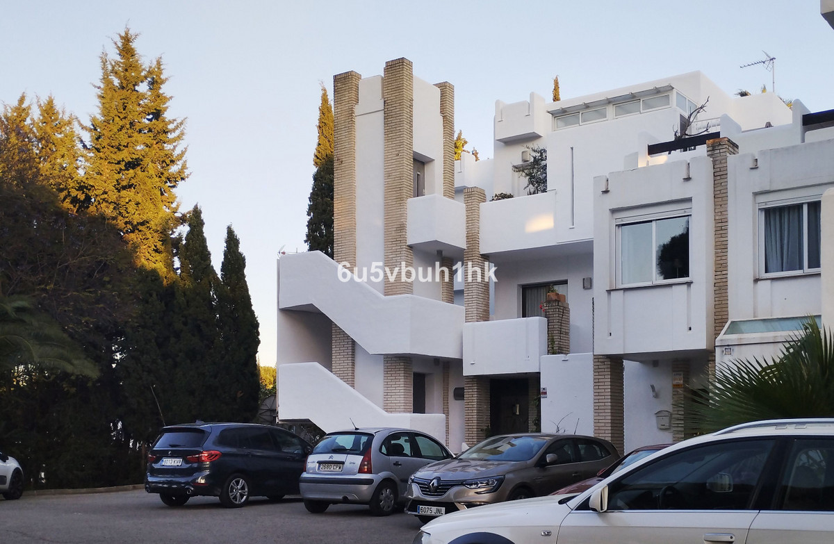3 Bed Apartment for sale in Nueva Andalucía Costa Del Sol, Málaga, Spain