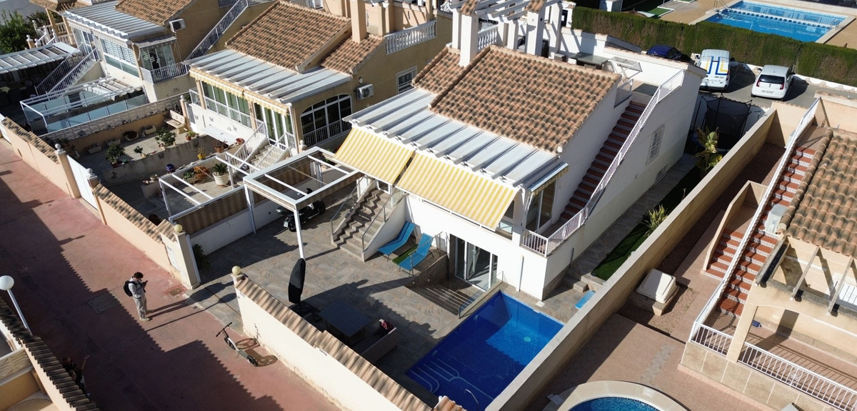 Se vende Villa - Chalet de 3 dormitorios en Costa Blanca, Alicante, España