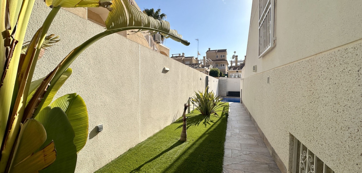 Se vende Villa - Chalet de 3 dormitorios en Costa Blanca, Alicante, España