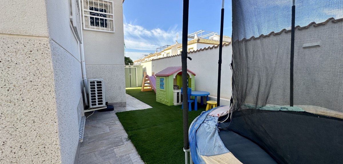 Se vende Villa - Chalet de 3 dormitorios en Costa Blanca, Alicante, España