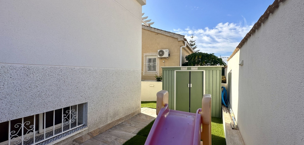 Se vende Villa - Chalet de 3 dormitorios en Costa Blanca, Alicante, España