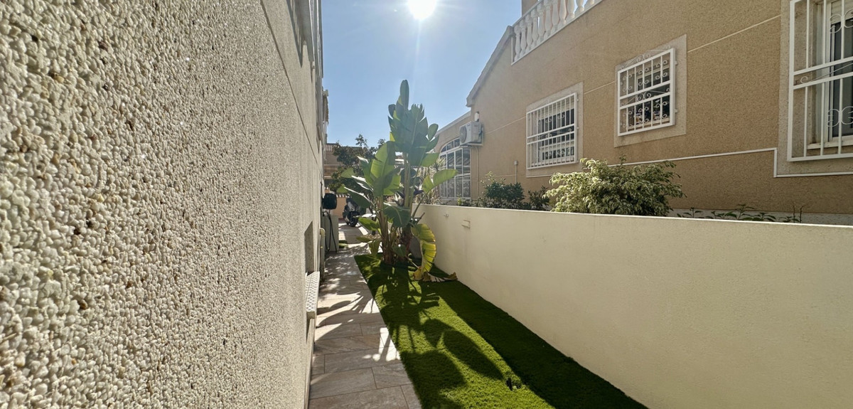 Se vende Villa - Chalet de 3 dormitorios en Costa Blanca, Alicante, España