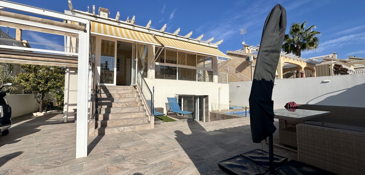 Se vende Villa - Chalet de 3 dormitorios en Costa Blanca, Alicante, España