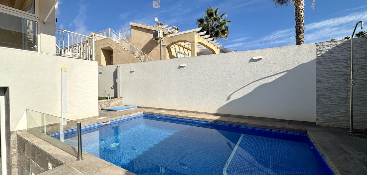 Se vende Villa - Chalet de 3 dormitorios en Costa Blanca, Alicante, España