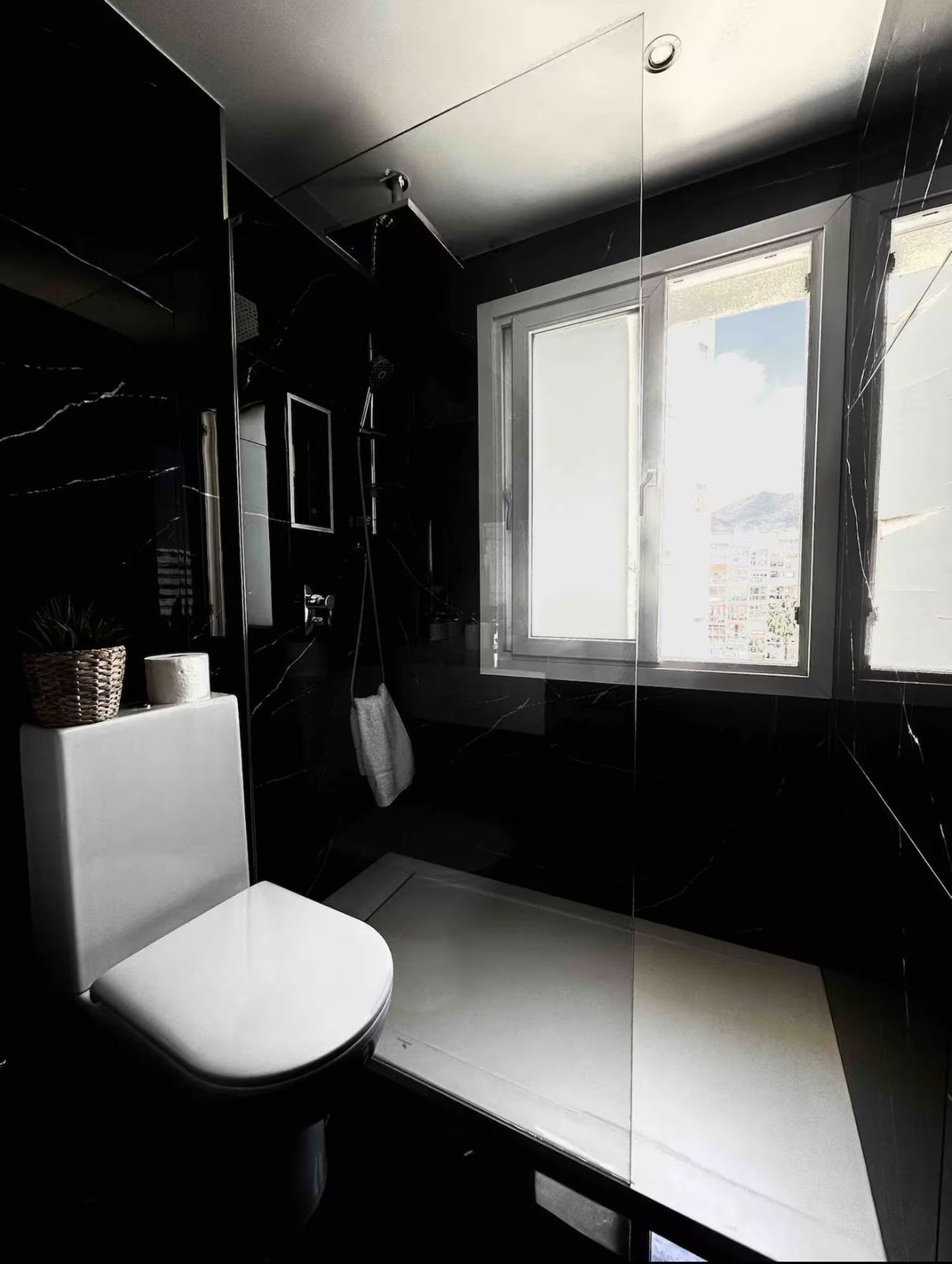 Se vende Apartamento Planta Media de 2 dormitorios en Costa Del Sol, Málaga, España