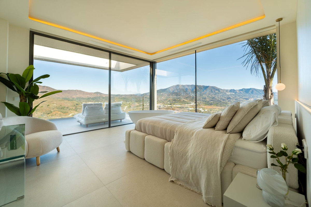 Se vende Villa - Chalet de 5 dormitorios en Costa Del Sol, Málaga, España