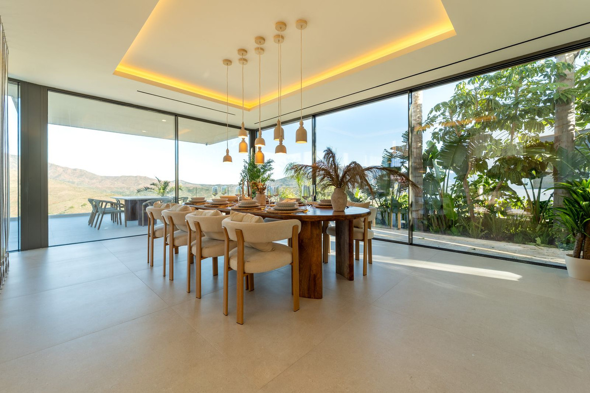 Se vende Villa - Chalet de 5 dormitorios en Costa Del Sol, Málaga, España