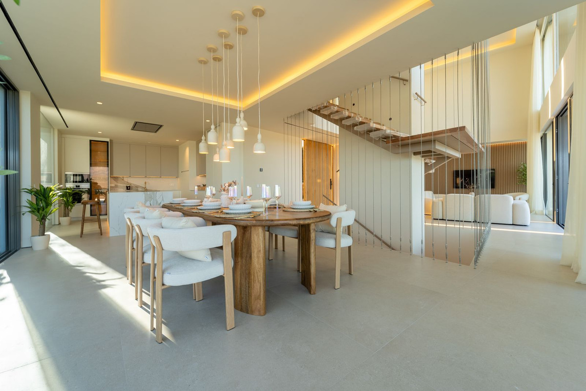 Se vende Villa - Chalet de 5 dormitorios en Costa Del Sol, Málaga, España