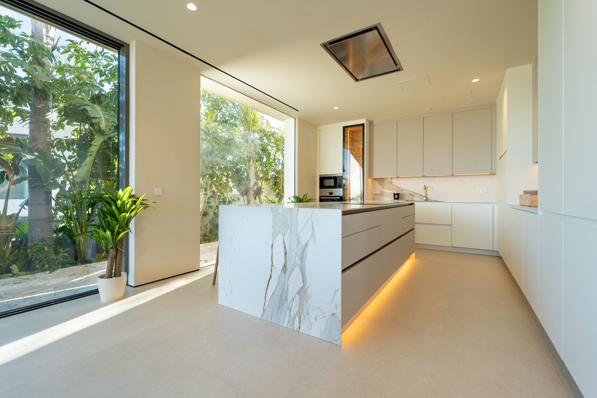 Se vende Villa - Chalet de 5 dormitorios en Costa Del Sol, Málaga, España