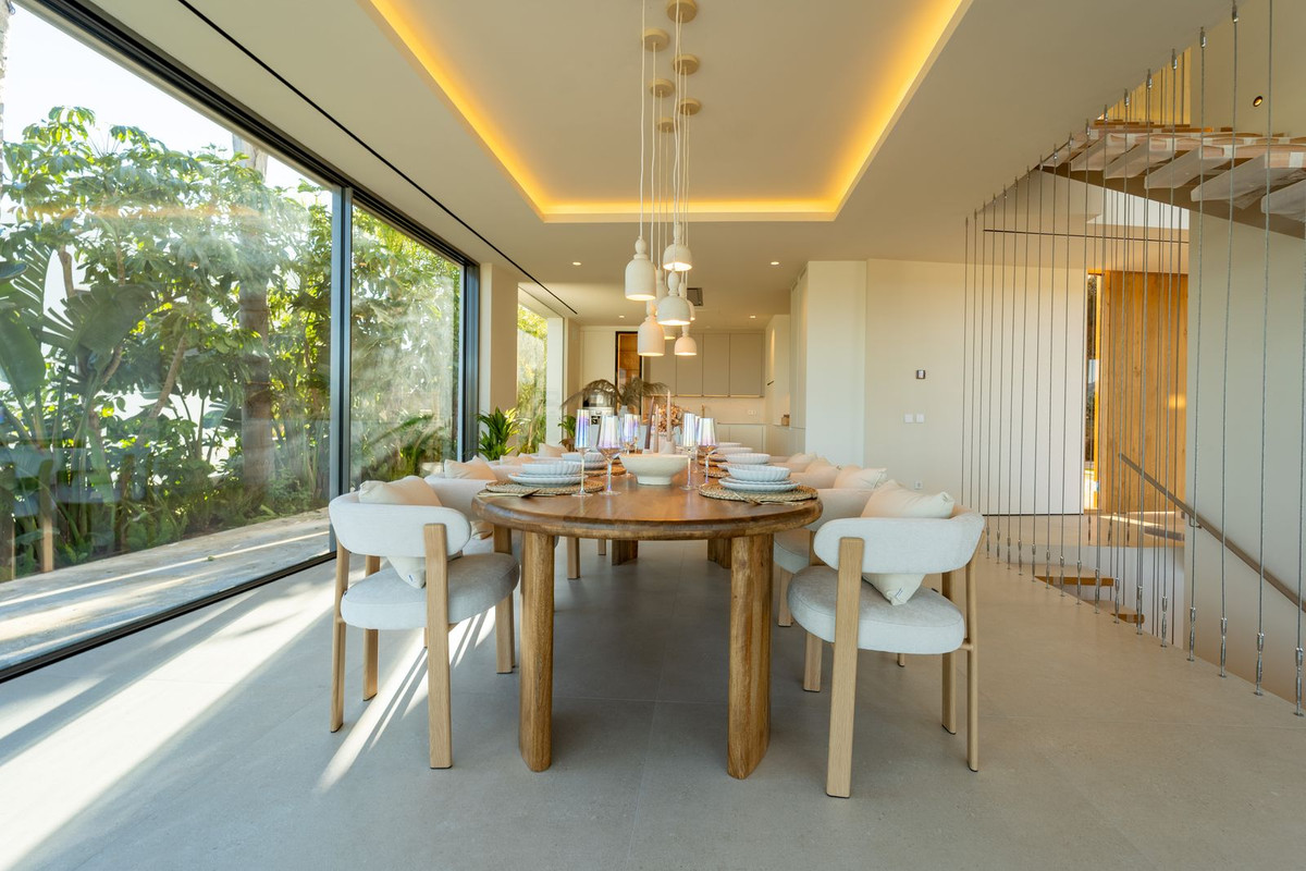 Se vende Villa - Chalet de 5 dormitorios en Costa Del Sol, Málaga, España