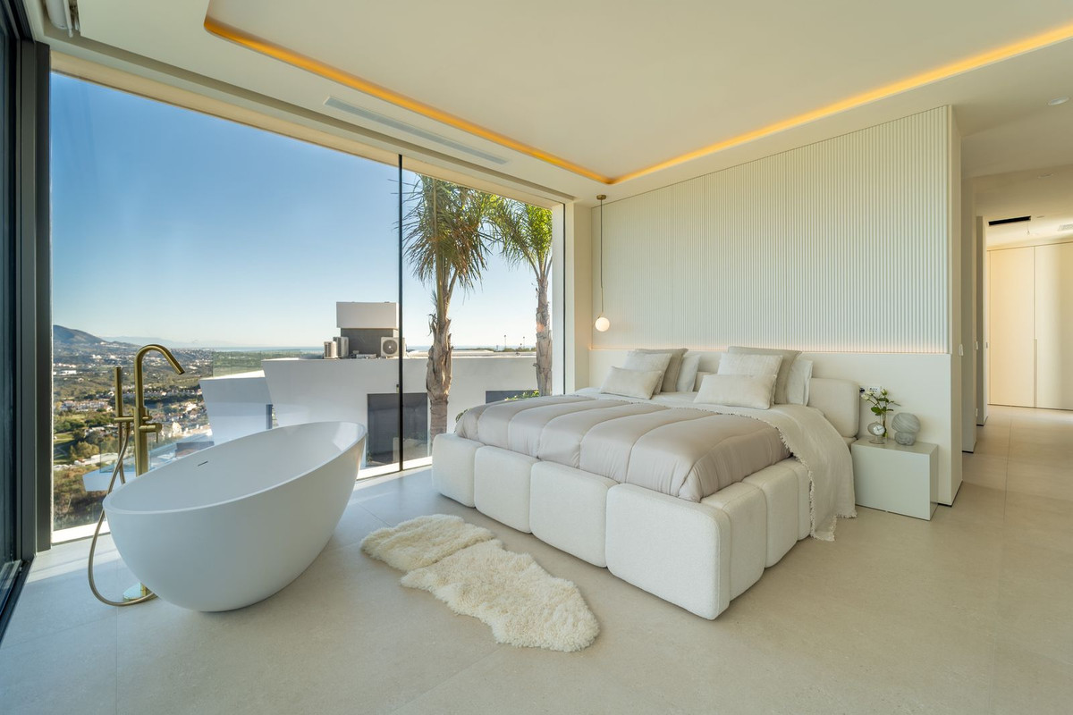 Se vende Villa - Chalet de 5 dormitorios en Costa Del Sol, Málaga, España
