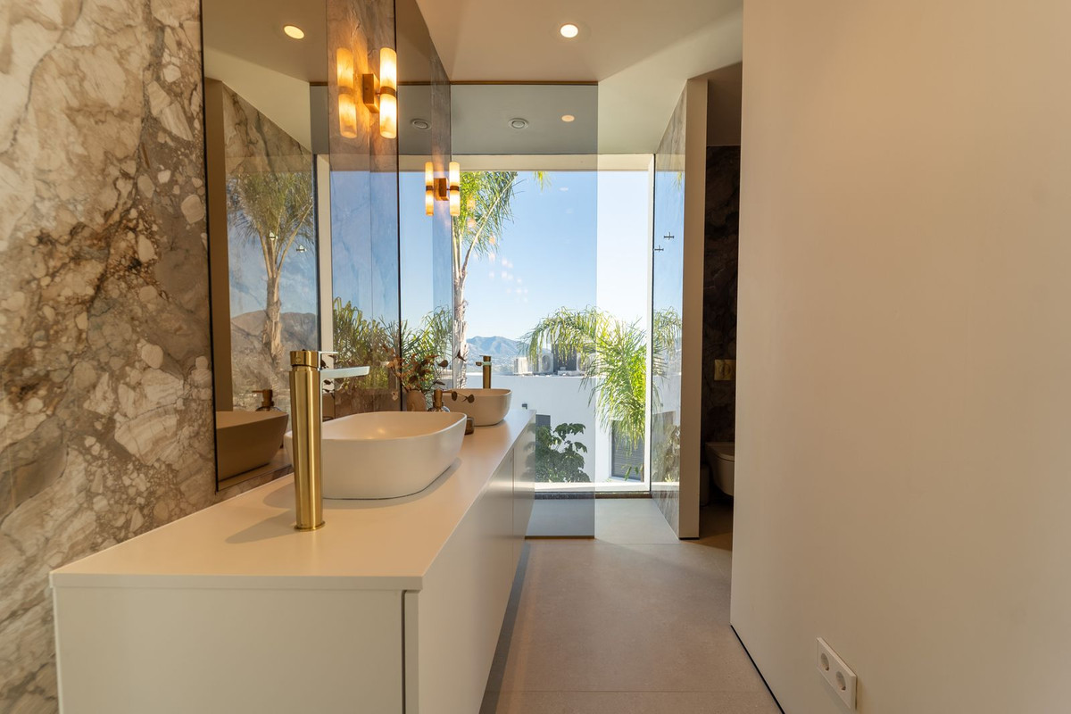Se vende Villa - Chalet de 5 dormitorios en Costa Del Sol, Málaga, España