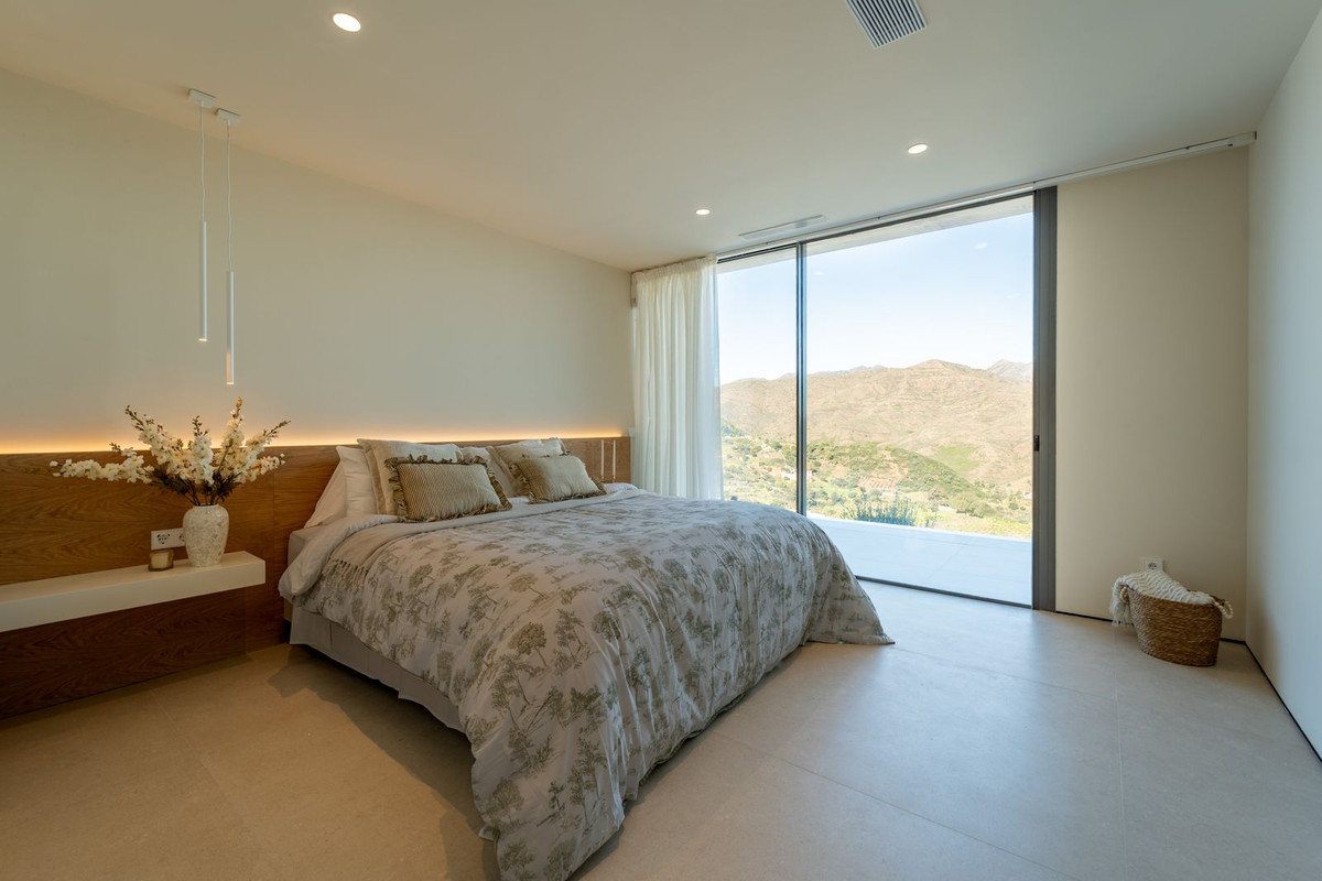 Se vende Villa - Chalet de 5 dormitorios en Costa Del Sol, Málaga, España