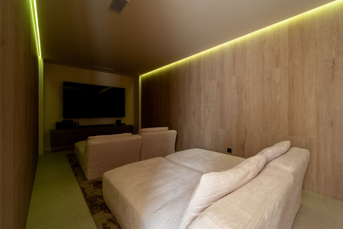 Se vende Villa - Chalet de 5 dormitorios en Costa Del Sol, Málaga, España