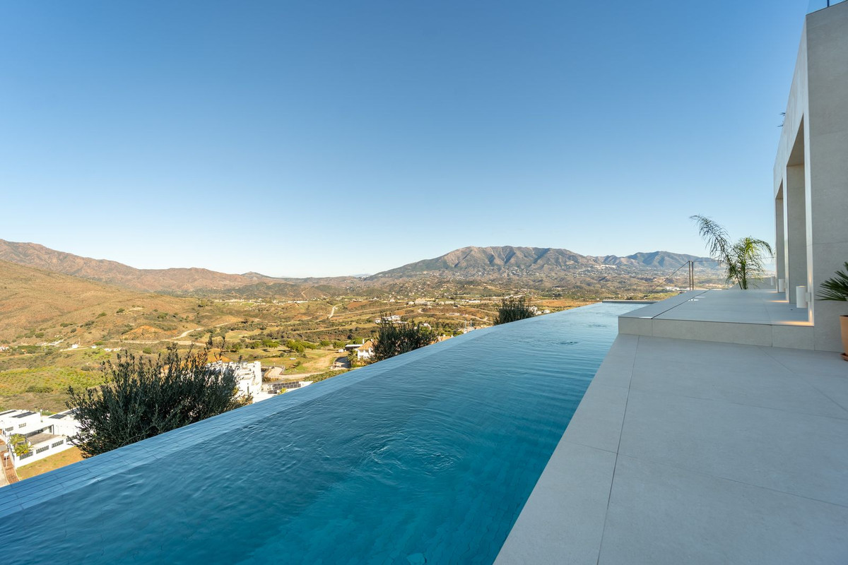 Se vende Villa - Chalet de 5 dormitorios en Costa Del Sol, Málaga, España