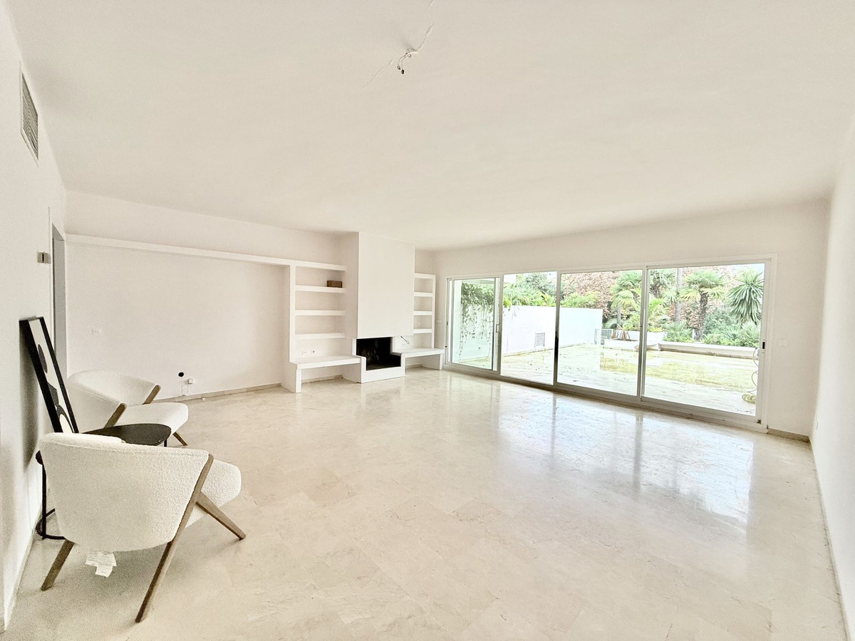 1 Bed Apartment for sale in The Golden Mile Costa Del Sol, Málaga, Spain