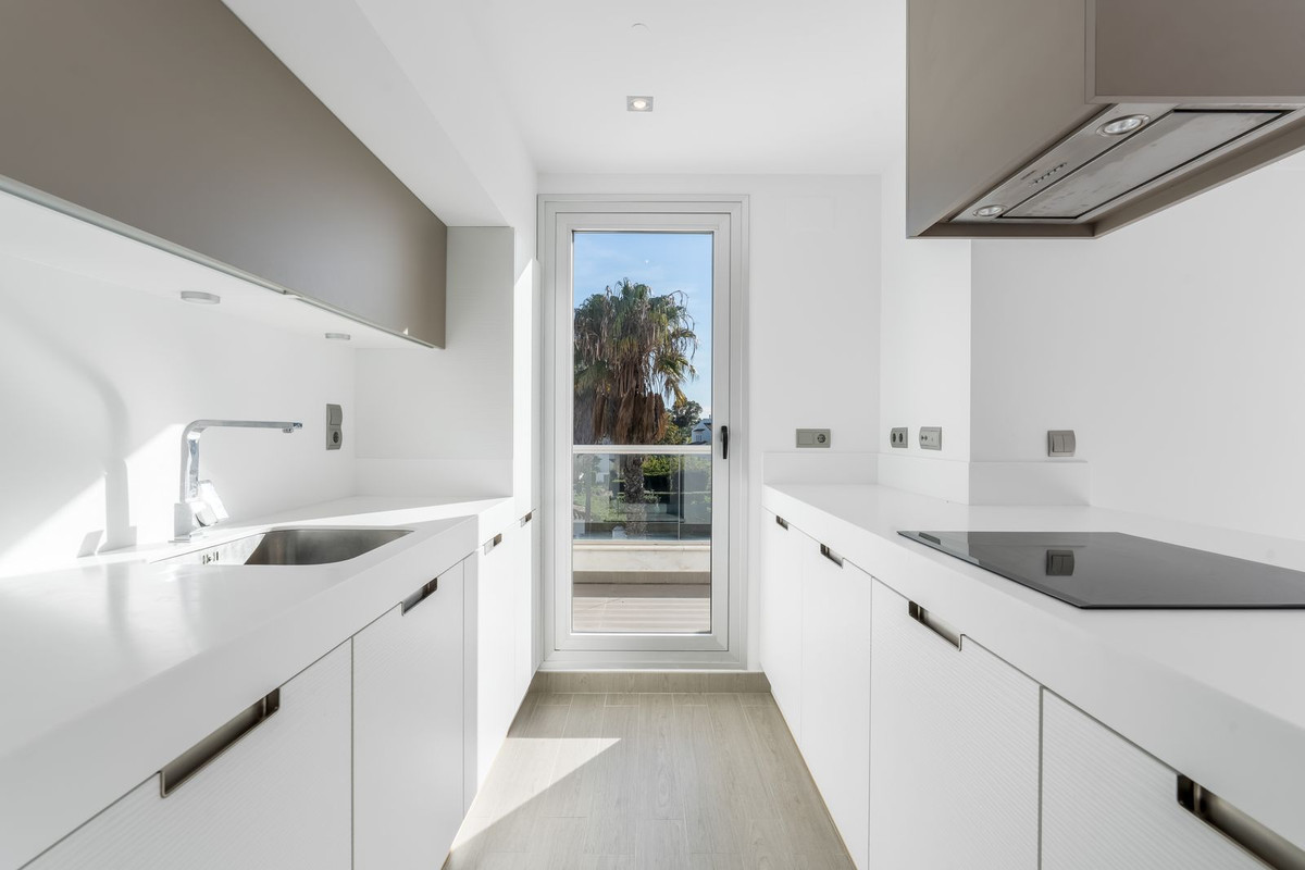 3 Bed Apartment for sale in San Pedro De Alcántara Costa Del Sol, Málaga, Spain