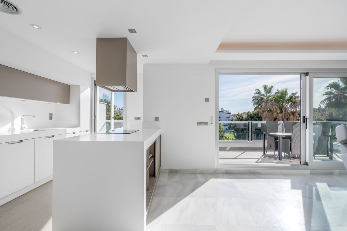 3 Bed Apartment for sale in San Pedro De Alcántara Costa Del Sol, Málaga, Spain