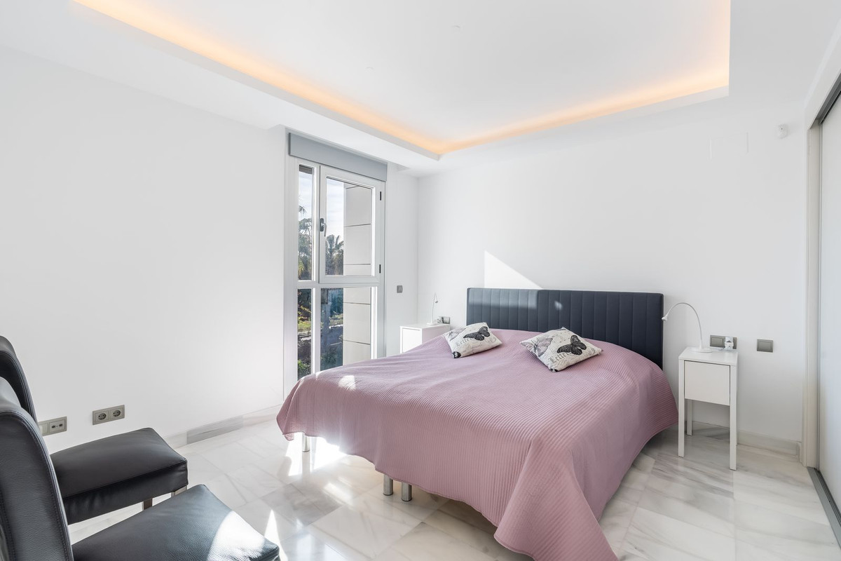 3 Bed Apartment for sale in San Pedro De Alcántara Costa Del Sol, Málaga, Spain