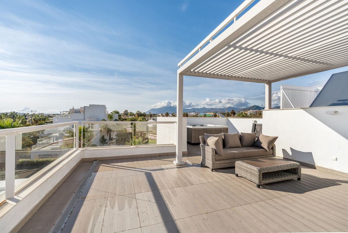 3 Bed Apartment for sale in San Pedro De Alcántara Costa Del Sol, Málaga, Spain
