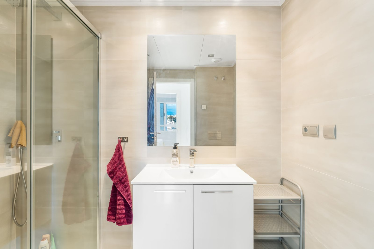 3 Bed Apartment for sale in San Pedro De Alcántara Costa Del Sol, Málaga, Spain