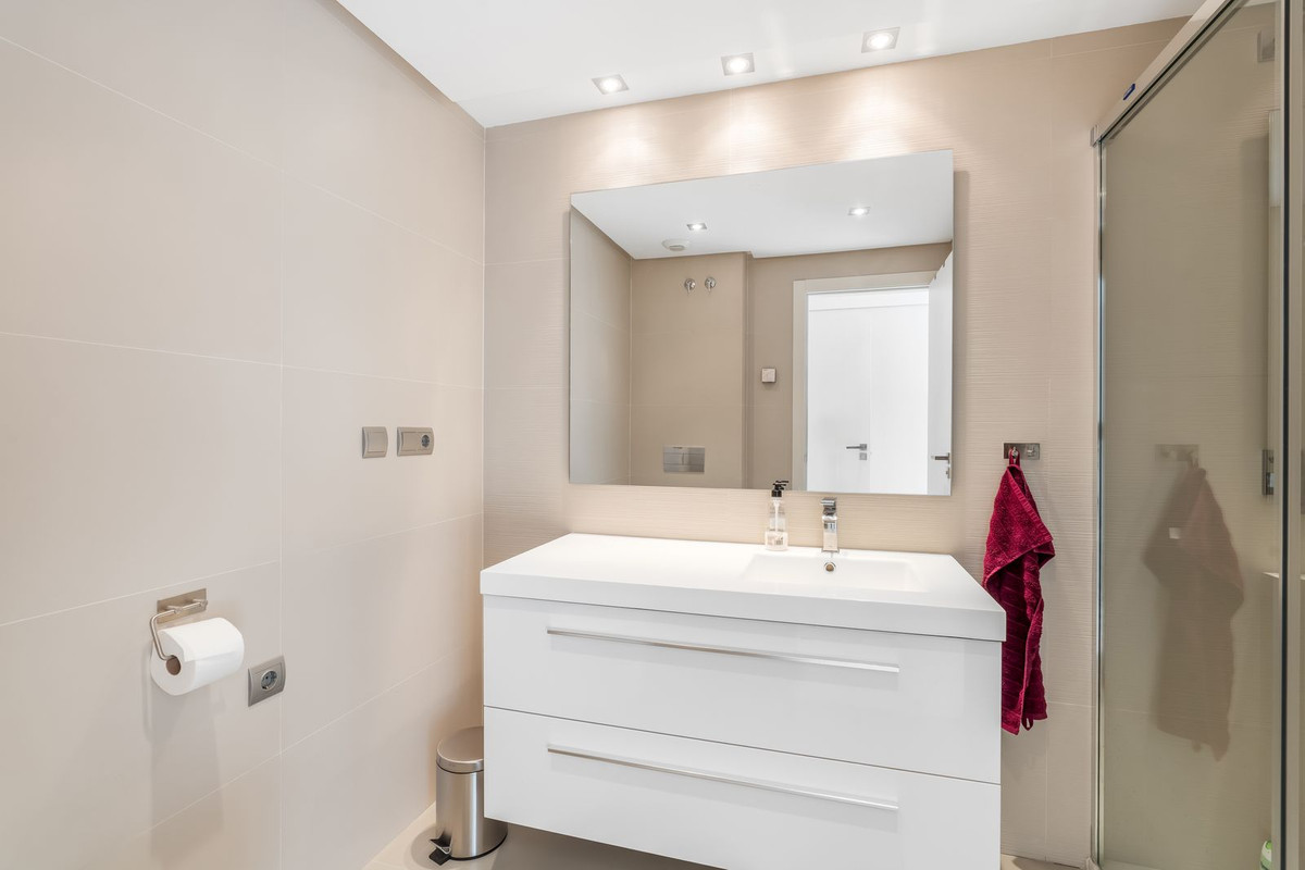 3 Bed Apartment for sale in San Pedro De Alcántara Costa Del Sol, Málaga, Spain