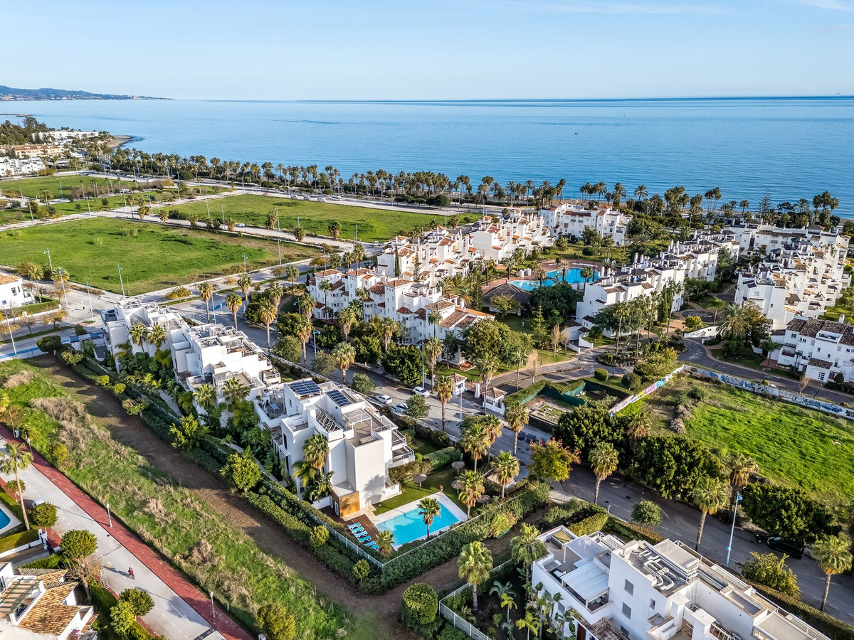 3 Bed Apartment for sale in San Pedro De Alcántara Costa Del Sol, Málaga, Spain